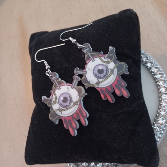 Tortured Eyeball Red Blood Drip Nail Barbedwire Dangle Drop Earrings - Picture 3 of 8